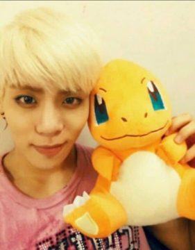 “Weird” things that Kpop fans often do