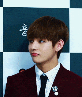 “Weird” things that Kpop fans often do