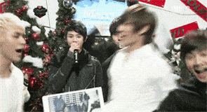 “Weird” things that Kpop fans often do