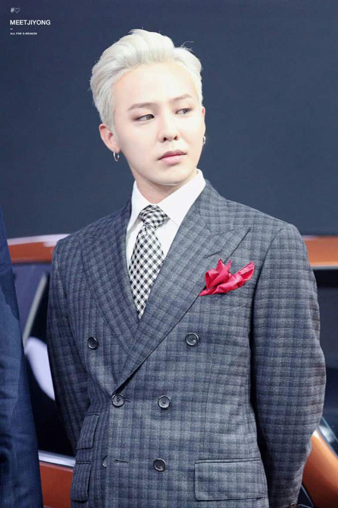 G-dragon-suit-2682024112