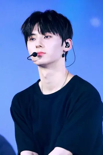 hwang minhyun