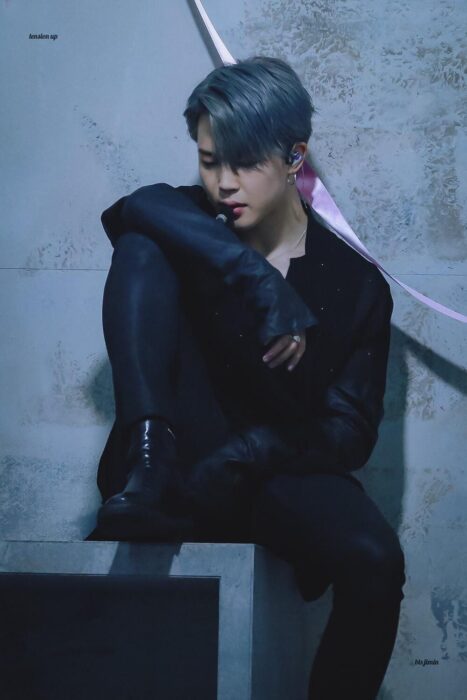 BTS Jimin body5c079b129df82 683x1024
