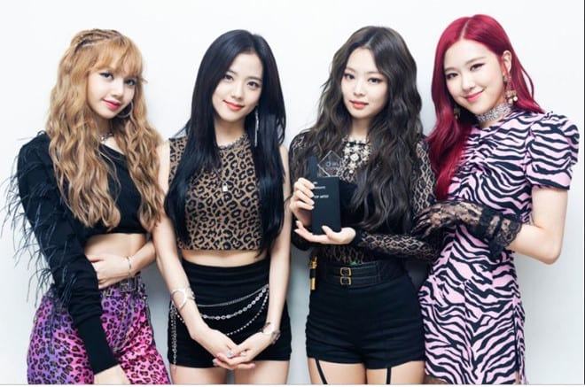 Usually, each girlgroup only has one member with the most outstanding appearance to represent her group’s visual. However, with BLACK PINK, this rule is broken for the 4 members all have extraordinary visual. Jennie, Jisoo, Rosé and Lisa all own a perfect body-shape and eye-catching faces. Even more important, their aura is a big advantages in the eyes of the public.