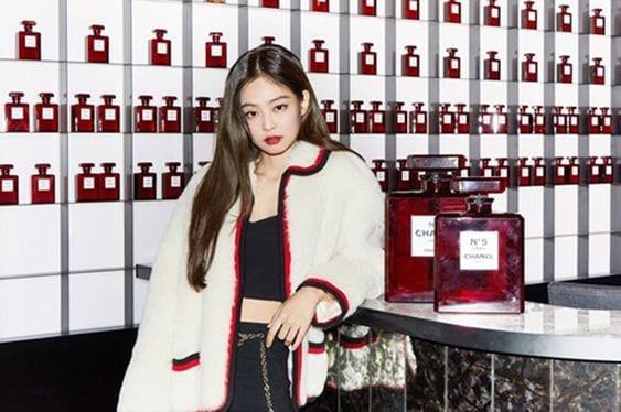 Especially, as the brand representative of Chanel in Korea, BLACK PINK’s Jennie is one of the hottest face to the media. Her appearance at many big fashion event is always at the center of attention.