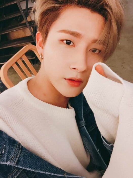 One idol has left a sniping message to a sasaeng fan.