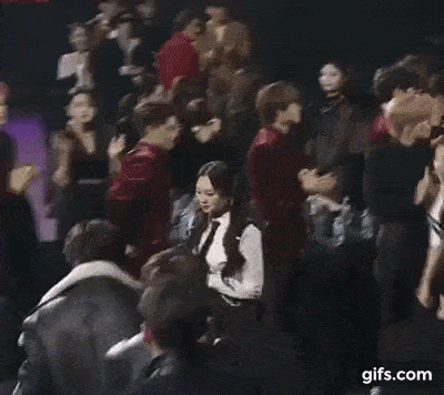 momoland lai tiep tuc quen chao tien boi tai smas 2019 caaca3a9 400x356