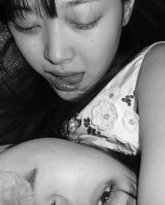 Both being rebellious, but HyunA is not as favored by netizens as Sulli. The proof is that the latest photos of the two have been getting mixed reactions.