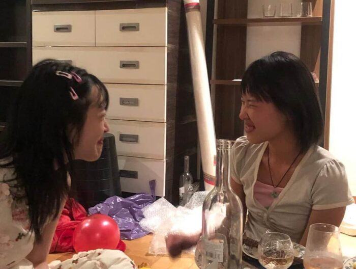 Both being rebellious, but HyunA is not as favored by netizens as Sulli. The proof is that the latest photos of the two have been getting mixed reactions.