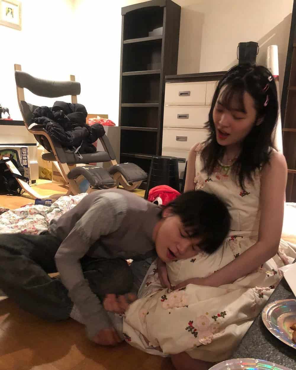 Both being rebellious, but HyunA is not as favored by netizens as Sulli. The proof is that the latest photos of the two have been getting mixed reactions.