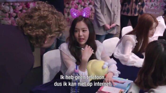 A Dutch broadcasting station came to a girl group's fansign to ask if they had had plastic surgery 