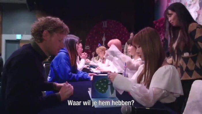 A Dutch broadcasting station came to a girl group's fansign to ask if they had had plastic surgery 