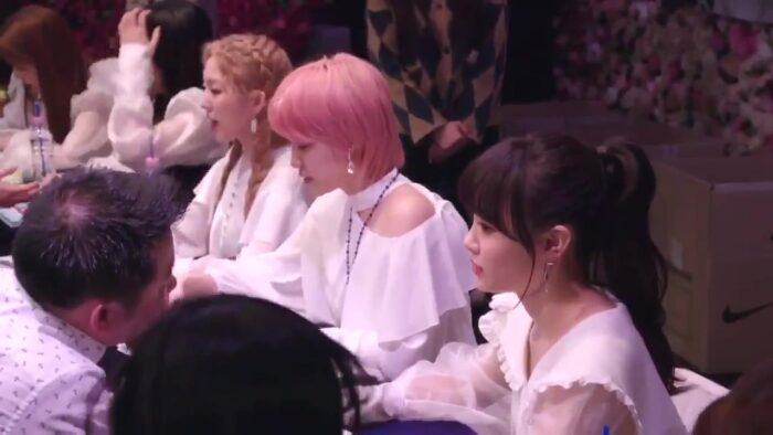 A Dutch broadcasting station came to a girl group's fansign to ask if they had had plastic surgery 