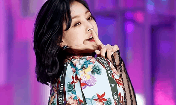 Jihyo surpasses other famous members of TWICE to become the member with the hottest fancam this comeback. The leader has attracted 2,9 million views with her chic performance style and alluring body. Jihyo revealed that she went to the gym 4 hours/day to maintain her body form.