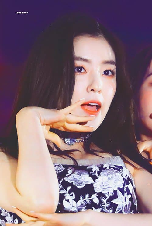 On May 11, Red Velvet performed at the 2019 Hite Jinro: Isul Live Festival. In addition to Joy's fireworks incident, the netizens are also talking about Irene and her brilliant, sexy appearance on stage. The unedited photos of the female singer become a hot topic on various Kpop forums.
