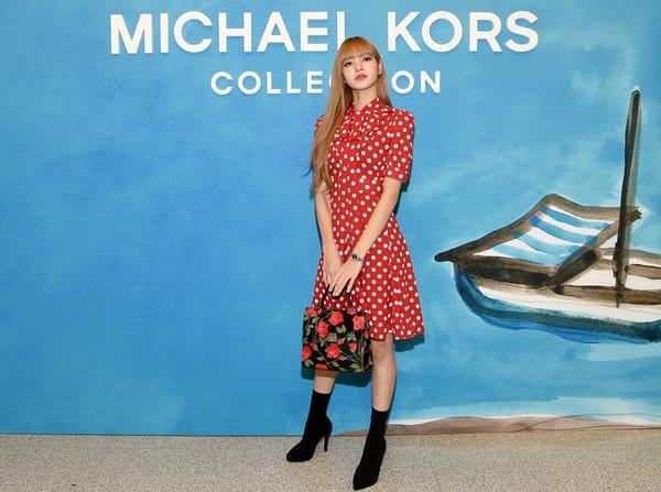 She chose a feminine polka-dot red dress which is quite old-school. However, with her aura, she was compared to a “living doll” and a “real life angel”.