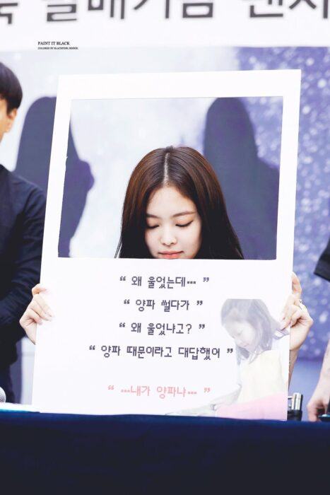 Jennie (BLACKPINK) lost her fingernail at the fansign: "Where did it go?"