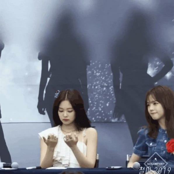 Jennie (BLACKPINK) lost her fingernail at the fansign: "Where did it go?"