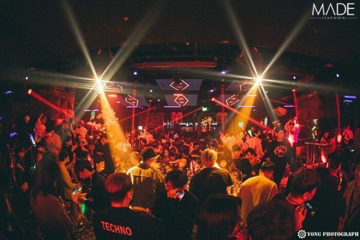 The reason why the incident of 97-line idols going to bar does not deserve to be harshly criticized