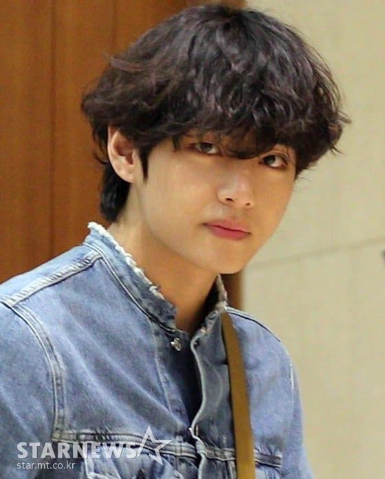 BTS V is introduced to the Greek TV program one after another and attracts attention.