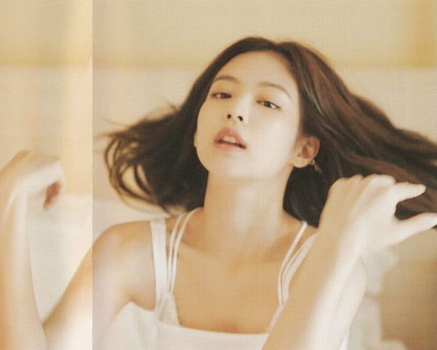 Netizens fall in love with Jennie (BLACKPINK)'s photoshoot on bed: Pretty like a fairy, most gorgeous moments are with Rosé