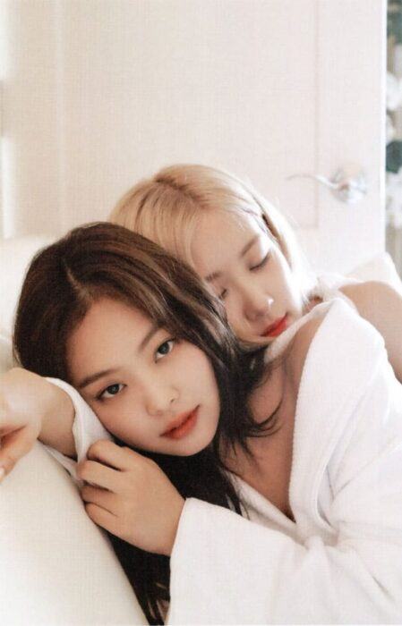 Netizens fall in love with Jennie (BLACKPINK)'s photoshoot on bed: Pretty like a fairy, most gorgeous moments are with Rosé