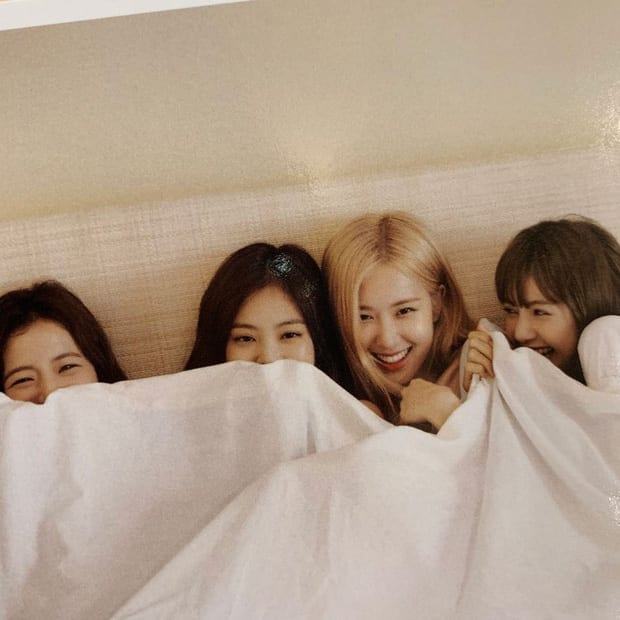 Netizens fall in love with Jennie (BLACKPINK)'s photoshoot on bed: Pretty like a fairy, most gorgeous moments are with Rosé