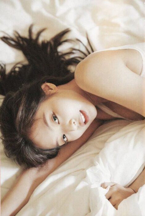 Netizens fall in love with Jennie (BLACKPINK)'s photoshoot on bed: Pretty like a fairy, most gorgeous moments are with Rosé