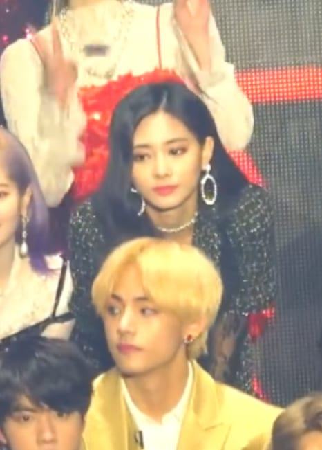 An old photo of V (BTS) and Tzuyu (Twice) suddenly got attention again