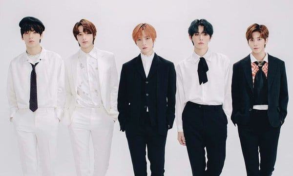 10 Kpop boy and girl groups have the highest album sales in 2020: BTS still at no 1, IZ * ONE defeated many strong opponents