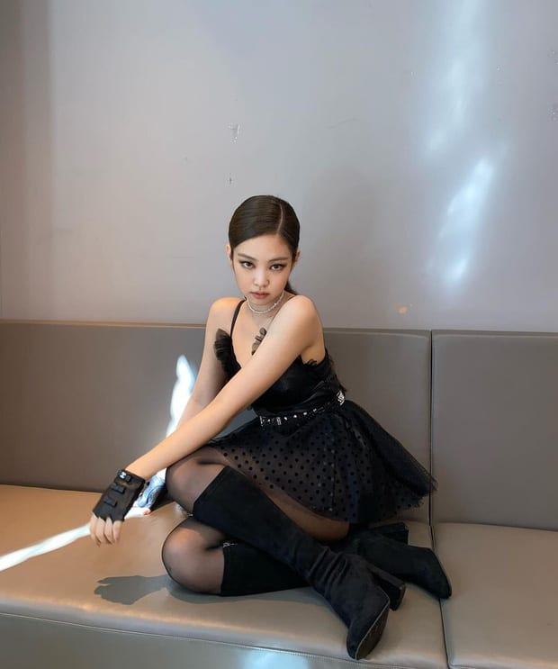 Jennie (BLACKPINK) taken with her best friends 1