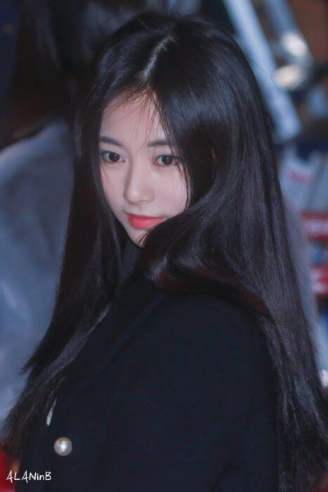 Ji Soo - Tzuyu who is beautiful