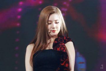 Miyeon's reaction when watching BLACKPINK’s performance.