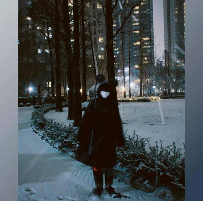 Many idols take photos under the snow