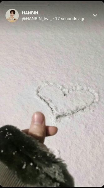 Many idols take photos under the snow8
