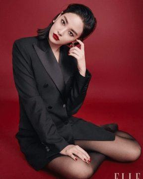 G-Dragon's ex-girlfriend posted mysterious images