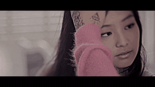 G-Dragon's MV the “muse” Jennie suddenly