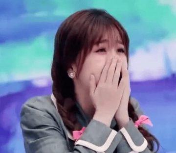 Finally, Esther Yu got the contact number of her idol