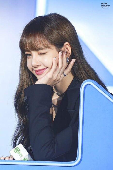 Lisa (BLACKPINK)'s action has made many Korean netizens angry.