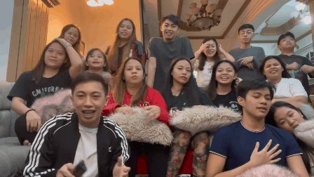 Lisa ' s family  reaction Pretty Savage stage