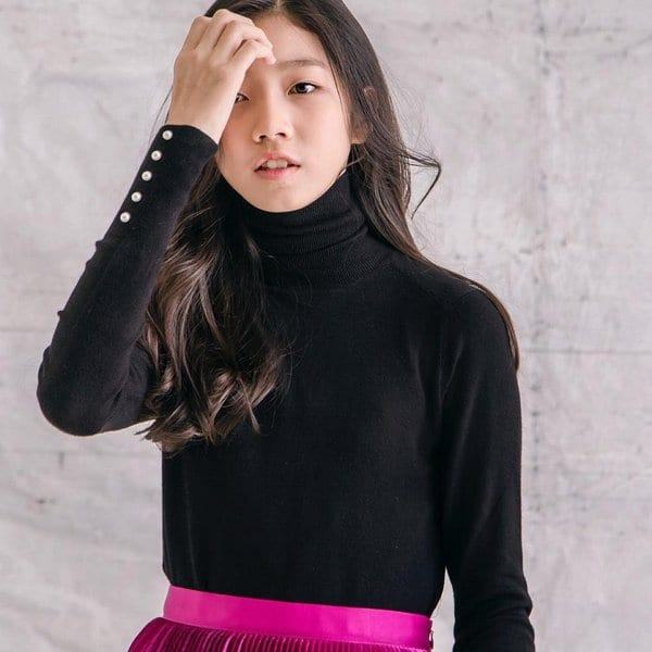 Take a look at the 13 candidates for YG's new girl group