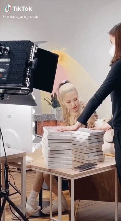 Jennie (BLACKPINK) shared that she had to wait for 30 minutes just to meet Rosé in a short time!