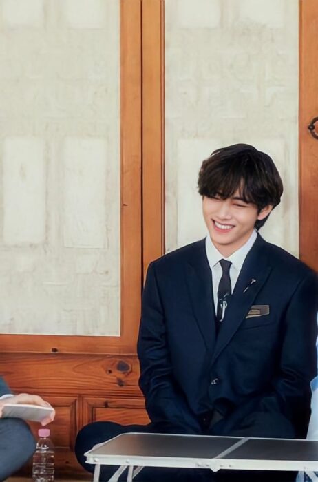 Fans are crazy about the visual of V (BTS) on the variety show