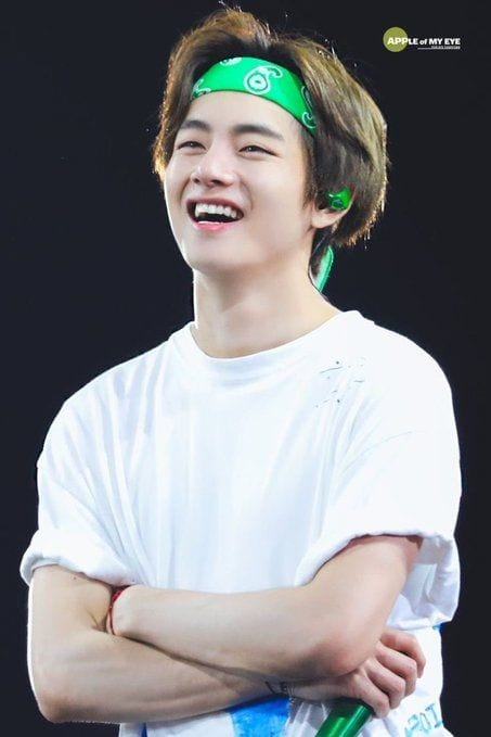 13 Kpop idols with adorable smiling mouths according to Knetizens
