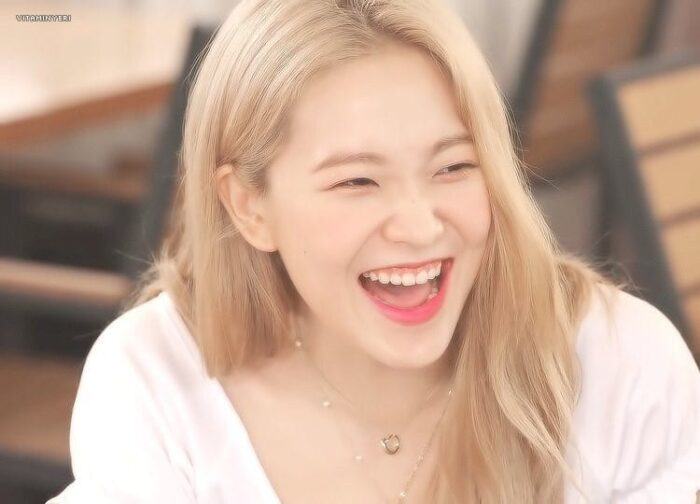 13 Kpop idols with adorable smiling mouths according to Knetizens