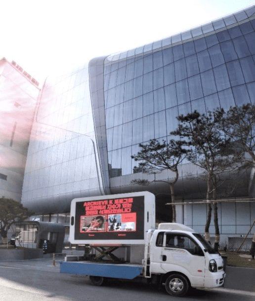 Jisoo fans sent truck to YG 3