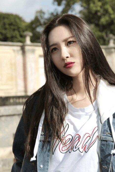 Songs of IU and about 200 Kpop artists were removed on Spotify worldwide