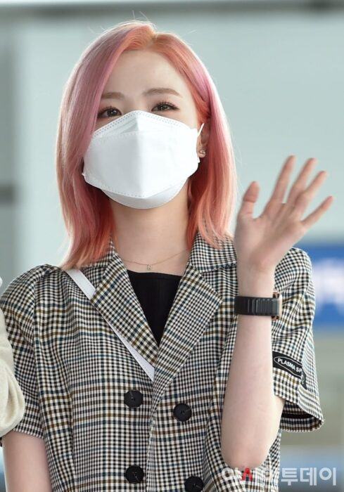 izone j line returned to japan after the groups disbandment 3 715x1024