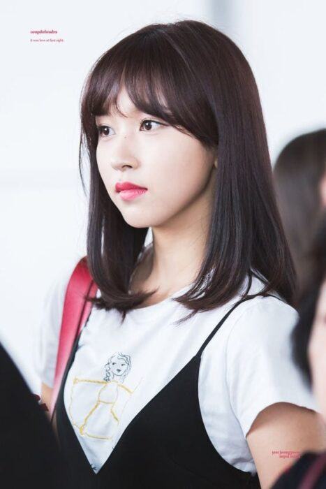 mina twice gains attention with black hair 1121331