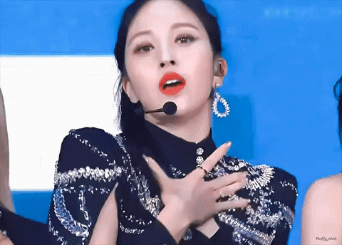 mina twice gains attention with black hair 1394o