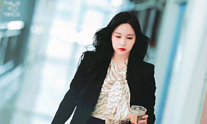 mina twice gains attention with black hair 138028103